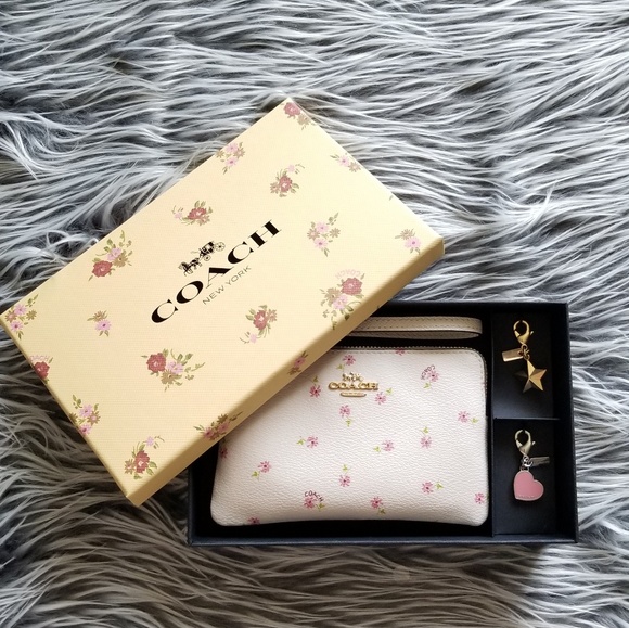 🔥LAST ONE🔥NWT AUTH COACH WRISTLET DITSY DAISY - Picture 2 of 8